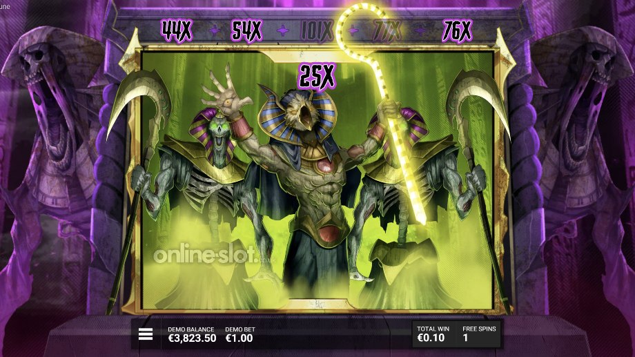 undead fortune slot the tomb feature